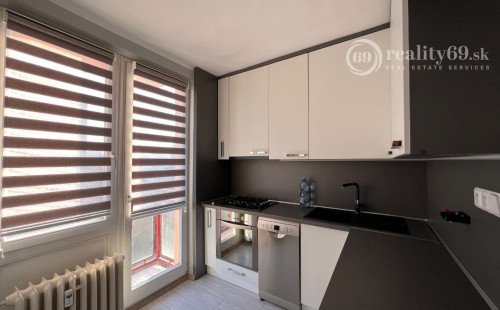 SEVER - BOZENY NEMCOVEJ 1 IZBOVÝ BYT 36 M2 PO REKONŠTRUKCII, BALKÓN, PLASTOVÉ OKNÁ, ZATEPLENÝ OBYTNÝ DOM.