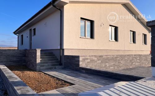 BELŽA - KVALITNÁ DOKONČENÁ NOVOSTAVBA 4 IZBOVÉHO RD.