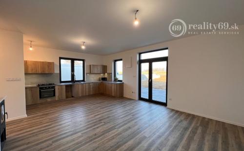 BELŽA - KVALITNÁ DOKONČENÁ NOVOSTAVBA 4 IZBOVÉHO RD.