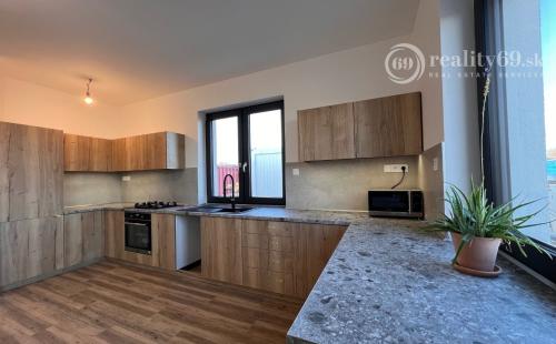 BELŽA - KVALITNÁ DOKONČENÁ NOVOSTAVBA 4 IZBOVÉHO RD.