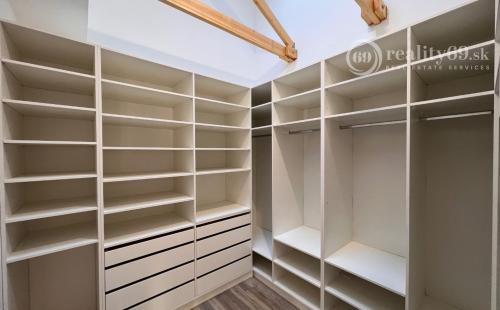 BELŽA - KVALITNÁ DOKONČENÁ NOVOSTAVBA 4 IZBOVÉHO RD.