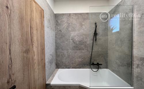 BELŽA - KVALITNÁ DOKONČENÁ NOVOSTAVBA 4 IZBOVÉHO RD.