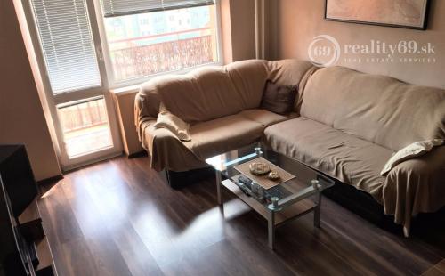 JUH - JUŽNÁ TRIEDA PEKNÝ 2 IZBOVÝ KOMPLETNE ZARIADENÝ BYT.