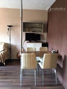 JUH - JUŽNÁ TRIEDA PEKNÝ 2 IZBOVÝ KOMPLETNE ZARIADENÝ BYT.