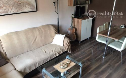 JUH - JUŽNÁ TRIEDA PEKNÝ 2 IZBOVÝ KOMPLETNE ZARIADENÝ BYT.