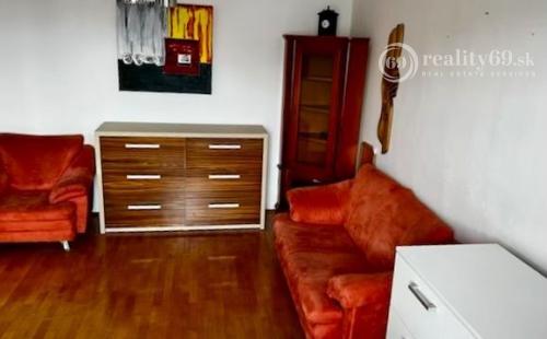 KUZMÁNYHO 3 IZBOVÝ BYT TATRANSKÁ S LODŽIOU PO REKONŠTRUKCII 76 M2