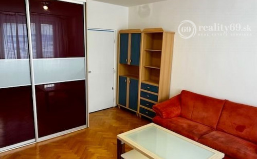 KUZMÁNYHO 3 IZBOVÝ BYT TATRANSKÁ S LODŽIOU PO REKONŠTRUKCII 76 M2