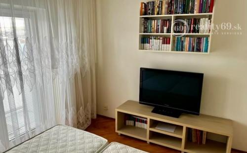 KUZMÁNYHO 3 IZBOVÝ BYT TATRANSKÁ S LODŽIOU PO REKONŠTRUKCII 76 M2