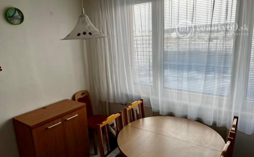 KUZMÁNYHO 3 IZBOVÝ BYT TATRANSKÁ S LODŽIOU PO REKONŠTRUKCII 76 M2