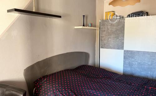 SÍDLISKO KVP - HÚSKOVA IDEÁLNE 3. POSCHODIE ZATEPLENÝ OBYTNÝ DOM