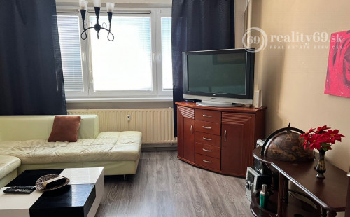 SÍDLISKO KVP - HÚSKOVA IDEÁLNE 3. POSCHODIE ZATEPLENÝ OBYTNÝ DOM