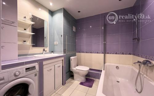 REZERVOVANÉ - TERASA - KEŽMARSKÁ PRAŽSKÝ 3 IZBOVÝ BYT 68 M2, PO VKUSNEJ REKONŠTRUKCII, VÝBORNÁ LOKALITA.