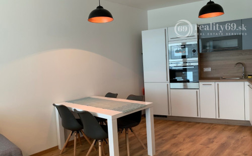 STARÉ MESTO - STROJÁRENSKÁ NOVOSTAVBA 2 IZBOVÝ KOMPLETNE ZARIADENÝ TEHLOVÝ BYT.