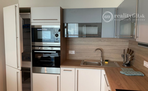 STARÉ MESTO - STROJÁRENSKÁ NOVOSTAVBA 2 IZBOVÝ KOMPLETNE ZARIADENÝ TEHLOVÝ BYT.