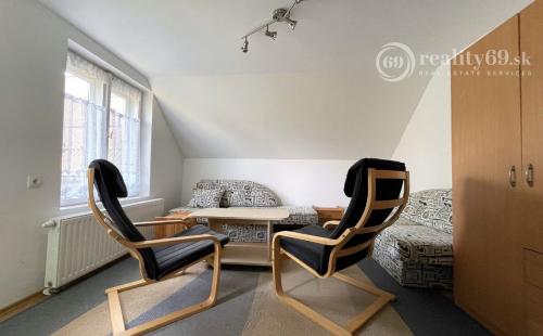 MAĎARSKO - MISKOLTAPOLCA - PRIESTRANNÝ APARTMÁNOVÝ RD NA PEKNOM POZEMKU.