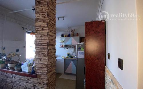 MAĎARSKO - EDELÉNY - PEKNÝ 5 IZBOVÝ RD SO ZASTAVANÝM PODKROVÝM V KRÁSNOM PROSTREDÍ