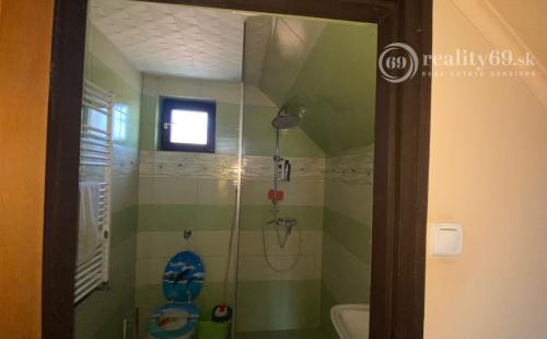 MAĎARSKO - EDELÉNY - PEKNÝ 5 IZBOVÝ RD SO ZASTAVANÝM PODKROVÝM V KRÁSNOM PROSTREDÍ