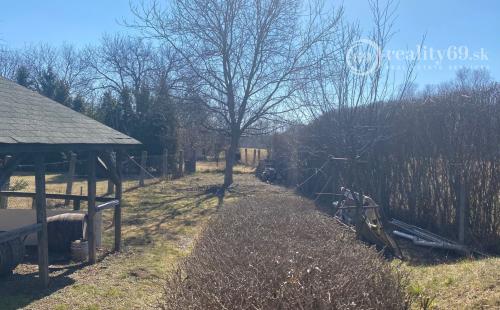 MAĎARSKO - EDELÉNY - PEKNÝ 5 IZBOVÝ RD SO ZASTAVANÝM PODKROVÝM V KRÁSNOM PROSTREDÍ