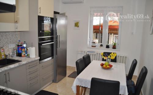 MAĎARSKO - KARCSA RODINNÝ DOM BLÍZKO SLOVENSKÝCH HRANÍC