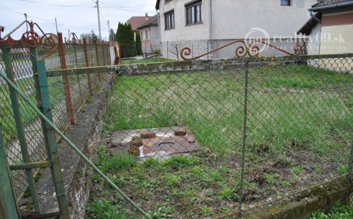 MAĎARSKO - KARCSA GAZDOVSKÝ DOM 5 KM SLOVENSKÝCH HRANÍC PRI JAZERE KARCSA