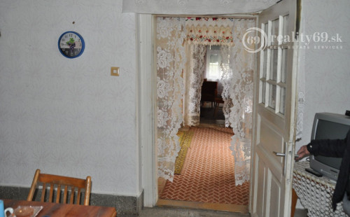 MAĎARSKO - KARCSA GAZDOVSKÝ DOM 5 KM SLOVENSKÝCH HRANÍC PRI JAZERE KARCSA