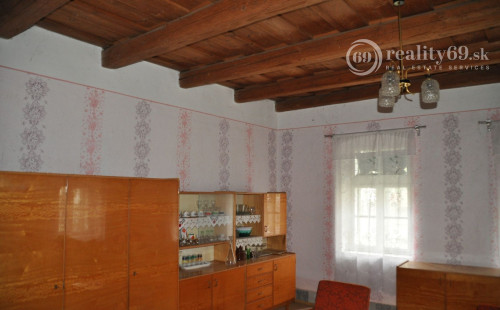 MAĎARSKO - KARCSA GAZDOVSKÝ DOM 5 KM SLOVENSKÝCH HRANÍC PRI JAZERE KARCSA