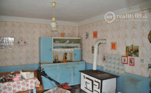 MAĎARSKO - KARCSA GAZDOVSKÝ DOM 5 KM SLOVENSKÝCH HRANÍC PRI JAZERE KARCSA