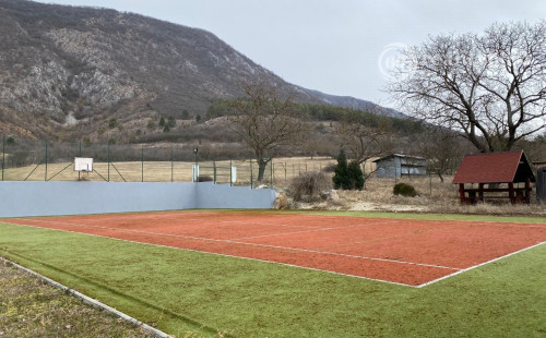 HRHOV - ROMANTICKÁ CHALUPA PRE NÁROČNÉHO KLIENTA, TENISOVÝ KURT, ALTÁNOK.