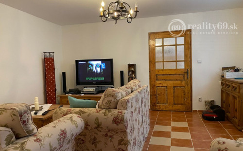 HRHOV - ROMANTICKÁ CHALUPA PRE NÁROČNÉHO KLIENTA, TENISOVÝ KURT, ALTÁNOK.