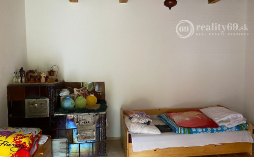 HRHOV - ROMANTICKÁ CHALUPA PRE NÁROČNÉHO KLIENTA, TENISOVÝ KURT, ALTÁNOK.