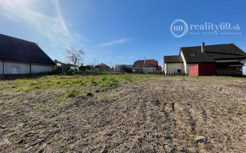 BIDOVCE - STAVEBNÝ POZEMOK 714 M2, PROJEKT  PRE STAVEBNÉ POVOLENIE.