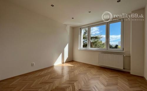 TERASA - BERNOLÁKOVÁ 3 IZBOVÝ ZREKONŠTRUOVANÝ BYT 3/8 POSCHODIE, 68M2 NOVÁ REKONŠTRUKCIA, LODŽIA