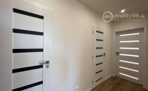 TERASA - BERNOLÁKOVÁ 3 IZBOVÝ ZREKONŠTRUOVANÝ BYT 3/8 POSCHODIE, 68M2 NOVÁ REKONŠTRUKCIA, LODŽIA