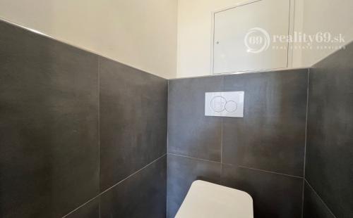 TERASA - BERNOLÁKOVÁ 3 IZBOVÝ ZREKONŠTRUOVANÝ BYT 3/8 POSCHODIE, 68M2 NOVÁ REKONŠTRUKCIA, LODŽIA