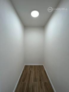 TERASA - BERNOLÁKOVÁ 3 IZBOVÝ ZREKONŠTRUOVANÝ BYT 3/8 POSCHODIE, 68M2 NOVÁ REKONŠTRUKCIA, LODŽIA