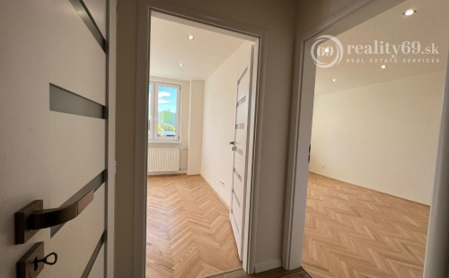 TERASA - BERNOLÁKOVÁ 3 IZBOVÝ ZREKONŠTRUOVANÝ BYT 3/8 POSCHODIE, 68M2 NOVÁ REKONŠTRUKCIA, LODŽIA