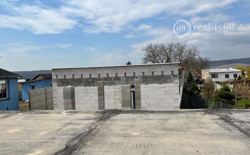ROZHANOVCE - KVALITNÁ MODERNÁ NOVOSTAVBA 4 IZBOVÉHO RD V STAVE HOLODOM, POZEMOK 549 M2.