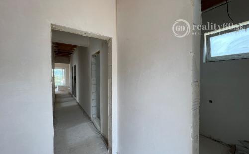 ROZHANOVCE - KVALITNÁ MODERNÁ NOVOSTAVBA 4 IZBOVÉHO RD V STAVE HOLODOM, POZEMOK 549 M2.