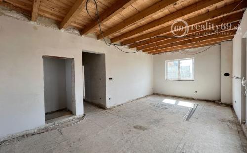 ROZHANOVCE - KVALITNÁ MODERNÁ NOVOSTAVBA 4 IZBOVÉHO RD V STAVE HOLODOM, POZEMOK 549 M2.