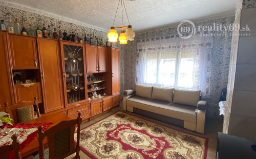 MAĎARSKO - SZENDRŐ 3 IZBOVÝ ZREKONŠTRUAVANÝ RODINNÝ DOM S GARÁŽOU