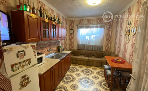 MAĎARSKO - SZENDRŐ 3 IZBOVÝ ZREKONŠTRUAVANÝ RODINNÝ DOM S GARÁŽOU