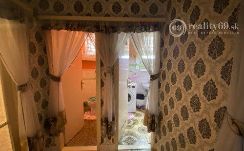 MAĎARSKO - SZENDRŐ 3 IZBOVÝ ZREKONŠTRUAVANÝ RODINNÝ DOM S GARÁŽOU