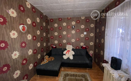 MAĎARSKO - SZENDRŐ 3 IZBOVÝ ZREKONŠTRUAVANÝ RODINNÝ DOM S GARÁŽOU