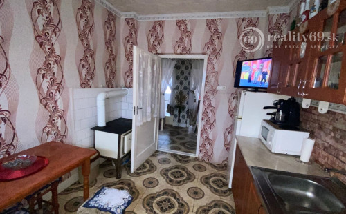 MAĎARSKO - SZENDRŐ 3 IZBOVÝ ZREKONŠTRUAVANÝ RODINNÝ DOM S GARÁŽOU