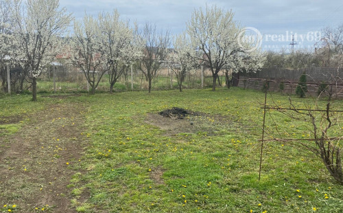 MAĎARSKO - SZENDRŐ 3 IZBOVÝ ZREKONŠTRUAVANÝ RODINNÝ DOM S GARÁŽOU