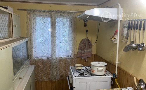 MAĎARSKO - FELSŐTELEKES 4 IZBOVÝ RODINNÝ DOM S GARÁŽOU A LETNOU KUCHYŇOU