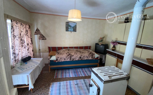 MAĎARSKO - FELSŐTELEKES 4 IZBOVÝ RODINNÝ DOM S GARÁŽOU A LETNOU KUCHYŇOU