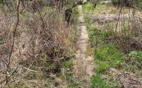 SEŇA - POSCHODOVÁ MUROVANÁ CHATA, POZEMOK 365 M2.