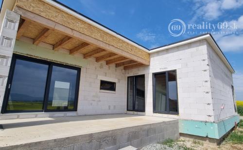 HANISKA - 4 IZBOVÝ DIZAJNOVÝ DOM S TERASOU, V NOVEJ LOKALITE