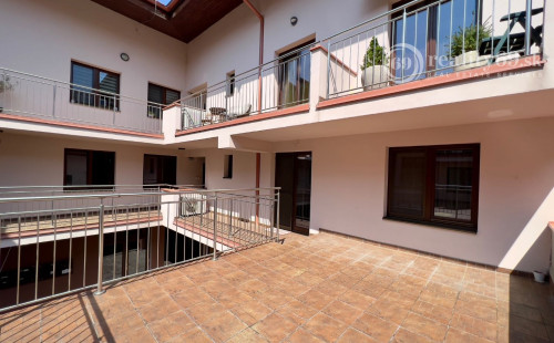 HISTORICKÉ CENTRUM - MASIARSKA PASÁŽ VALENTINA - 3 IZBOVÝ BYT 76 M2, TERASA 40 M2, PARKOVACIE MIESTO V GARÁŽI..